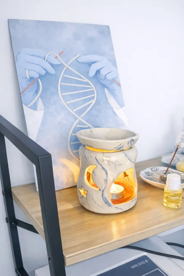 Detalle de consultorio con adornos